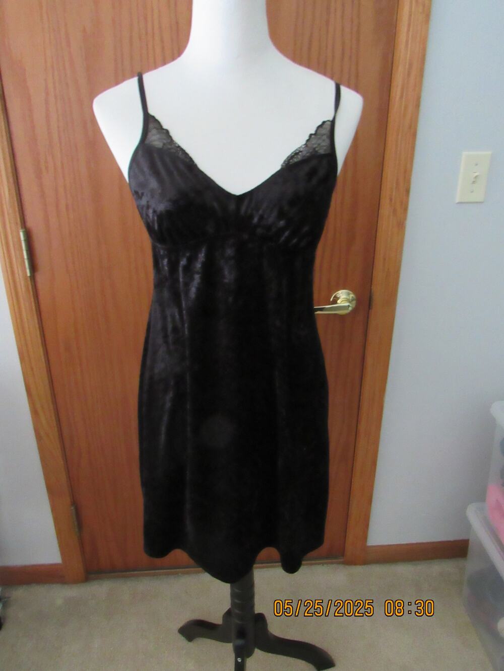 Apt 9 black velvet nightgown size M